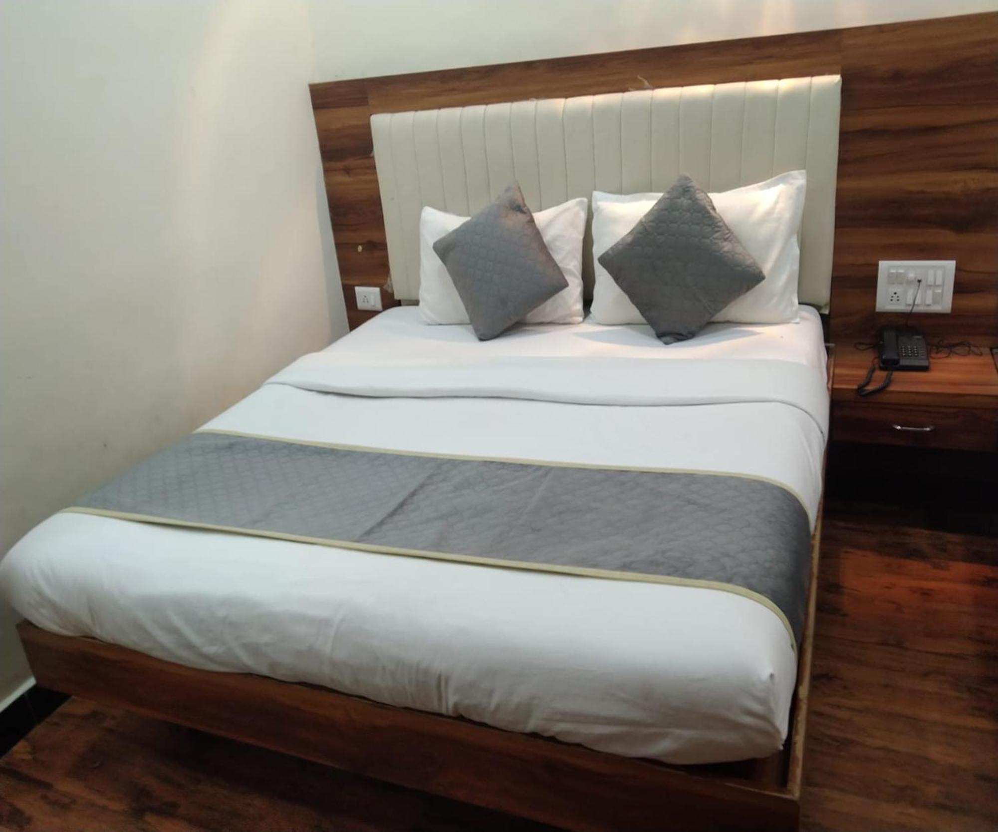 Hotel Air View Near Airport Мумбай Екстериор снимка