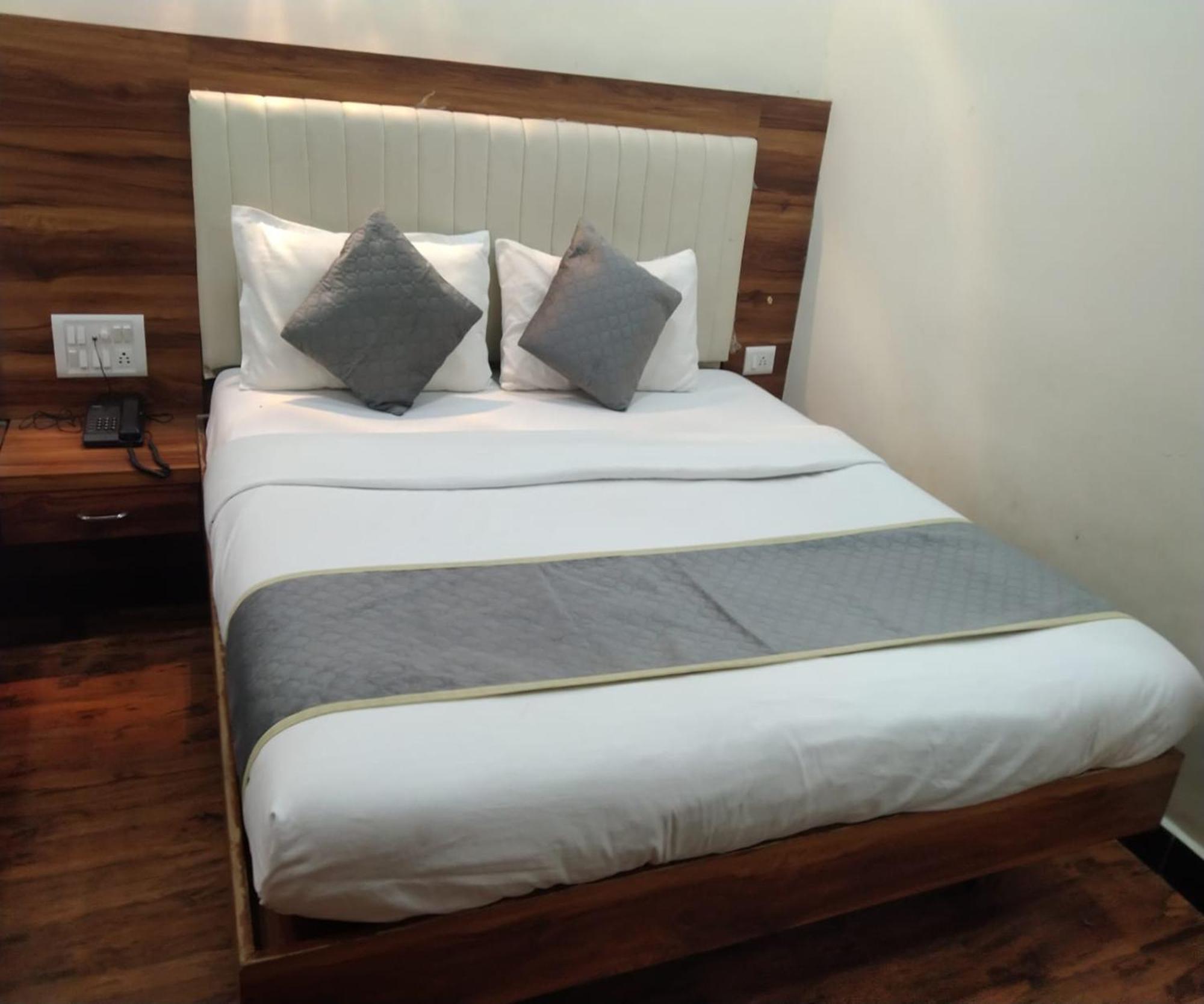 Hotel Air View Near Airport Мумбай Екстериор снимка