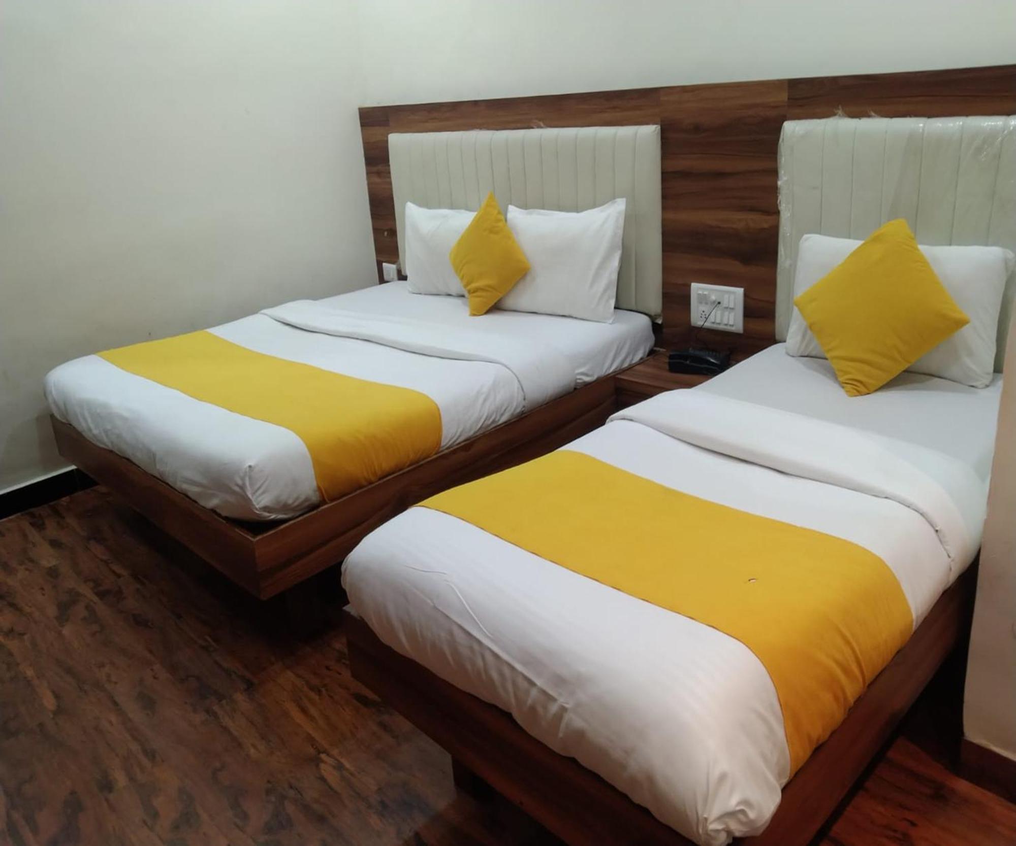 Hotel Air View Near Airport Мумбай Екстериор снимка